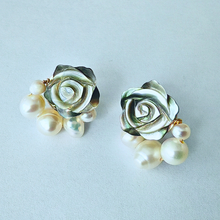 シェルローズ&パールイヤリング