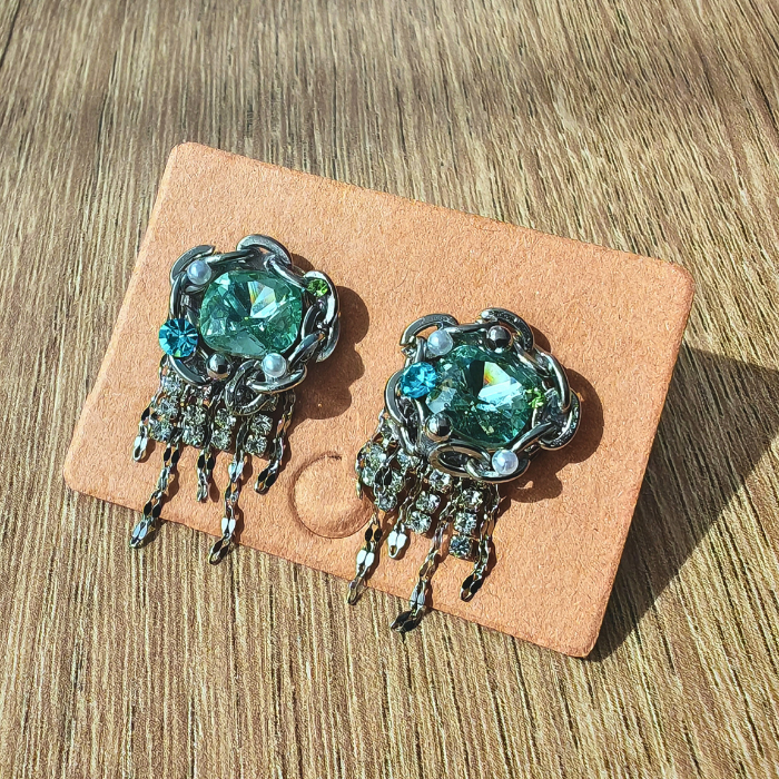 グリーンクリスタルフリンジピアス