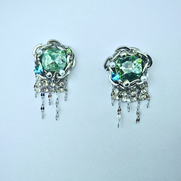 グリーンクリスタルフリンジピアス